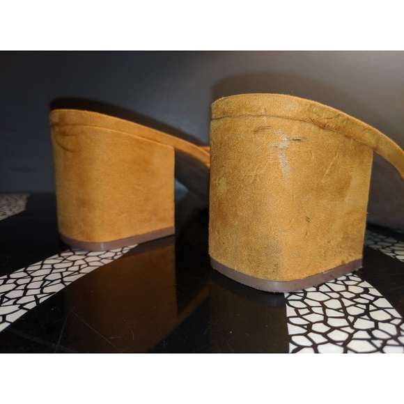 Old Navy Mustard Sandals - Picture 4 of 4